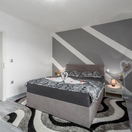 Apartment 50 Shades Of Grey Poreč Exteriör bild